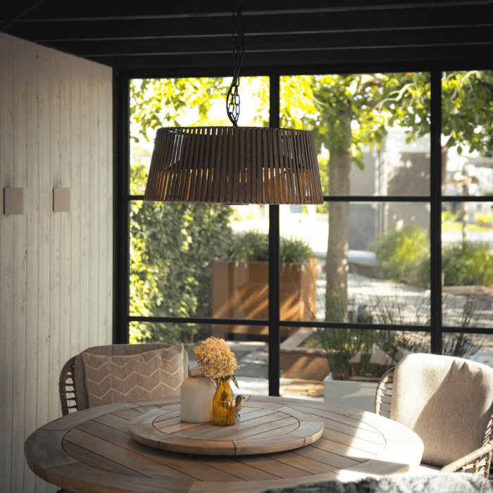 Hoe hang je een terrasverwarmer onder een overkapping?