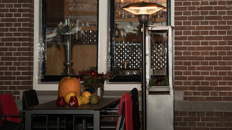 gezellig terras door de Sunred Barcelona Bright zwarte staande heater 