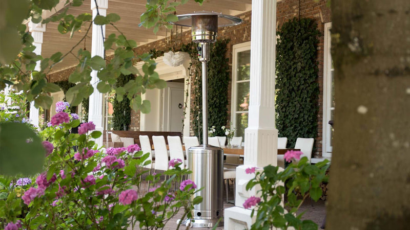 gezellige staande Sunred Sargas roestvrij staal heater met 14000 Watt op het terras