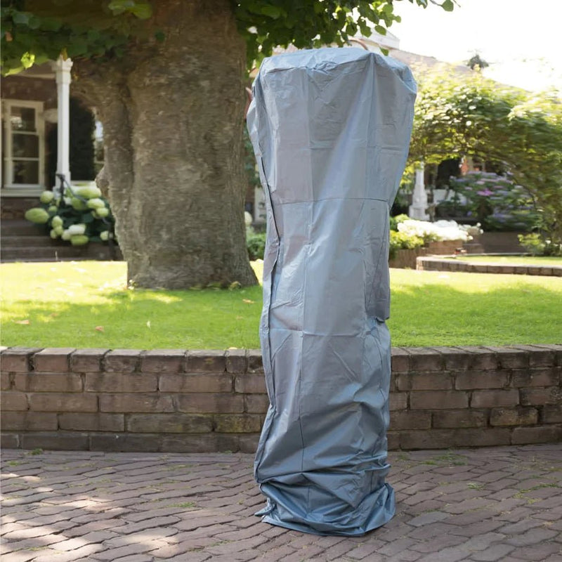 sfeervolle tuin met de Grijze Sunred Hoes Voor Sunred gasverwarmer van slijtvast polyester